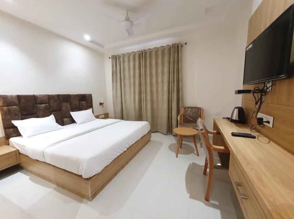 Hotel Scarlet Gwalior Exterior photo
